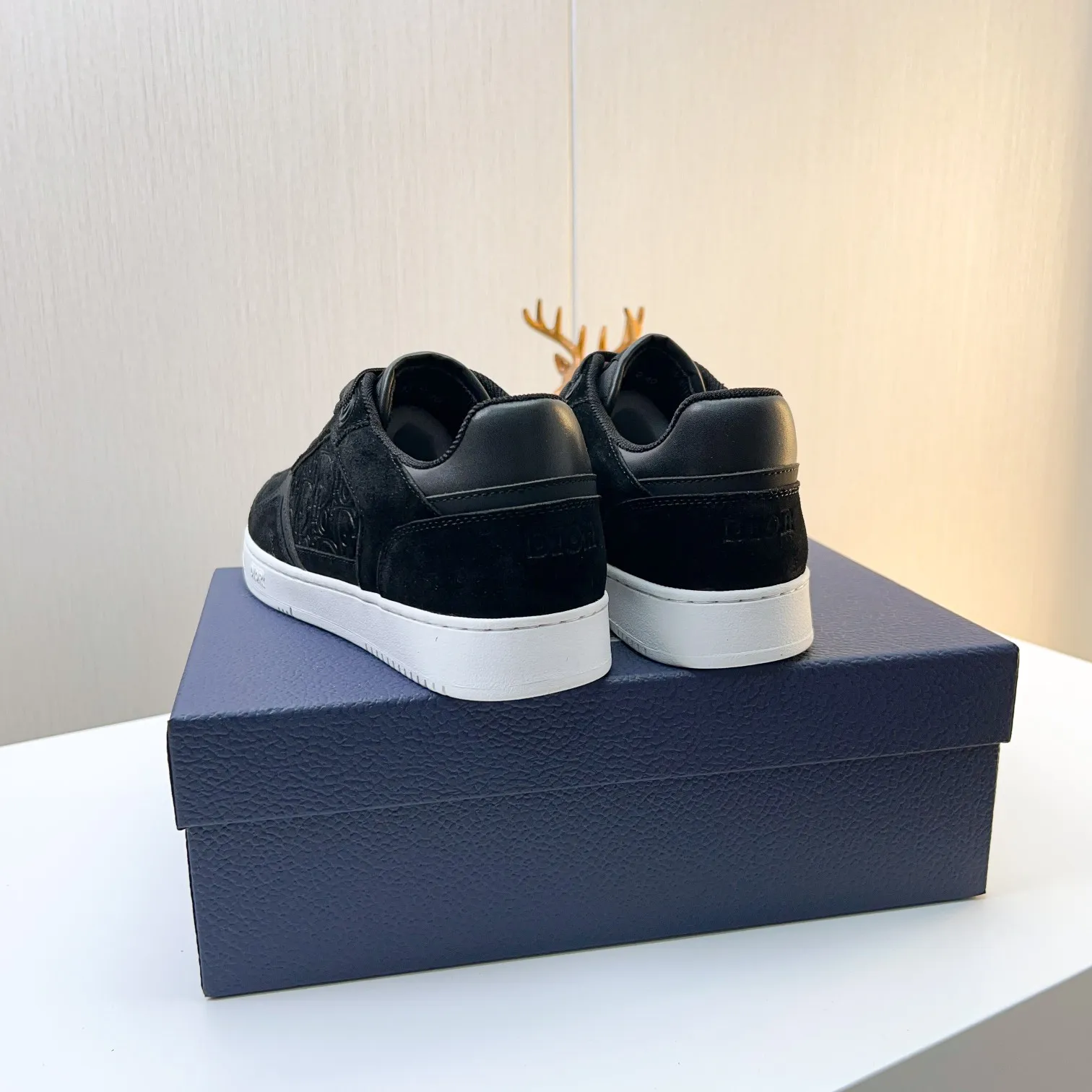 Men's Men's Shoes 💰400 [New] 🦩🦩Dior - Low-top sneakers 2025 spring men's collection new arrivals [Celebrate][Celebrate][Celebrate], reinterpret the basketball shoe design and become a classic Dior item [Strong][Strong][Strong], crafted in black and cream white smooth cowhide with beige suede, leather display on the side The CD logo, tongue, sole and back side are decorated with various distinctive details to enhance the style[666][666], while eyelet details, topstitching and rubber panels highlight the dynamic charm of its athletic style[strong][strong][strong]. It has a two-color rubber sole, which can be matched with various clothing to create a refined look. Size: 38 to 44 (45 can be customized